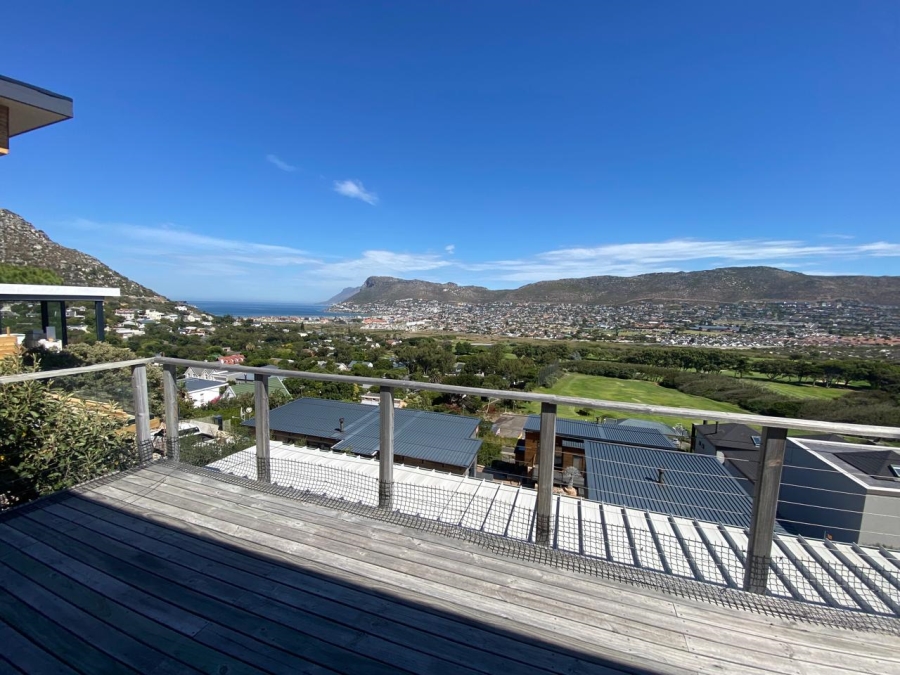 3 Bedroom Property for Sale in Clovelly Western Cape